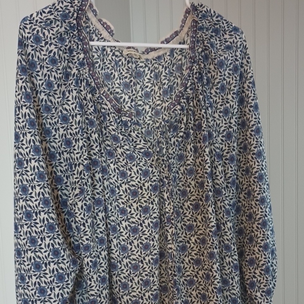 Max Studio Navy and White Patterned Blouse